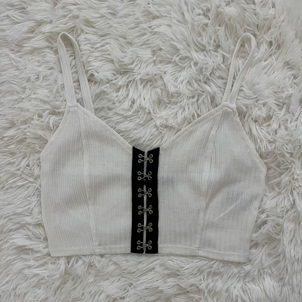 Forever 21 White Hook-and-Eye Crop Top Size Small